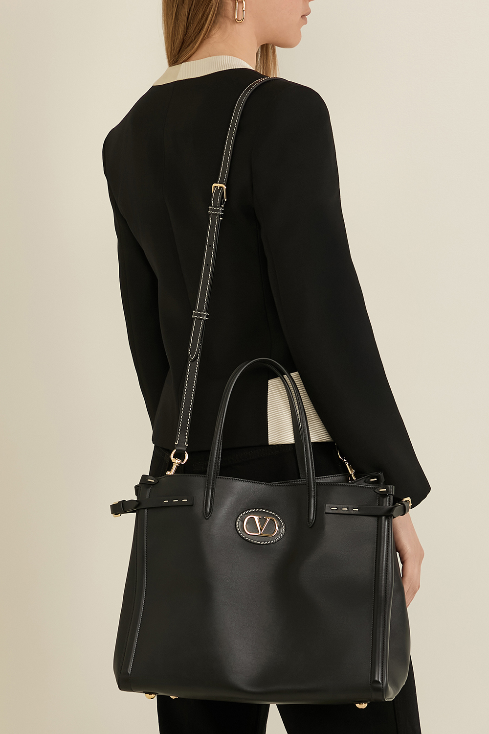 תמונת כל הלוק של תיק